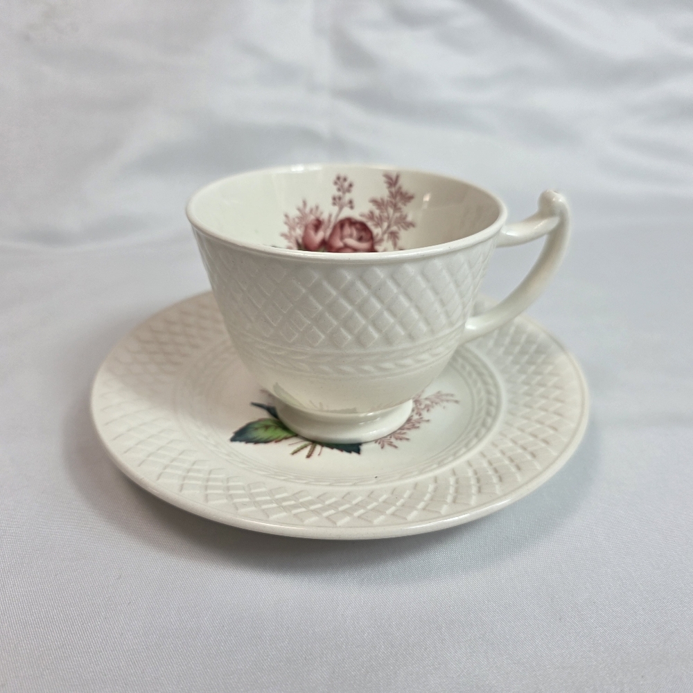 Spode Lady Anne Cup & Saucer Set Roses Center Sculptured Diamond Pattern Rim